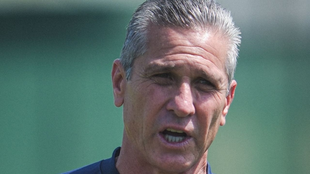 Jorginho vê melhora do Coritiba e mantém foco no acesso: “Mais coragem”