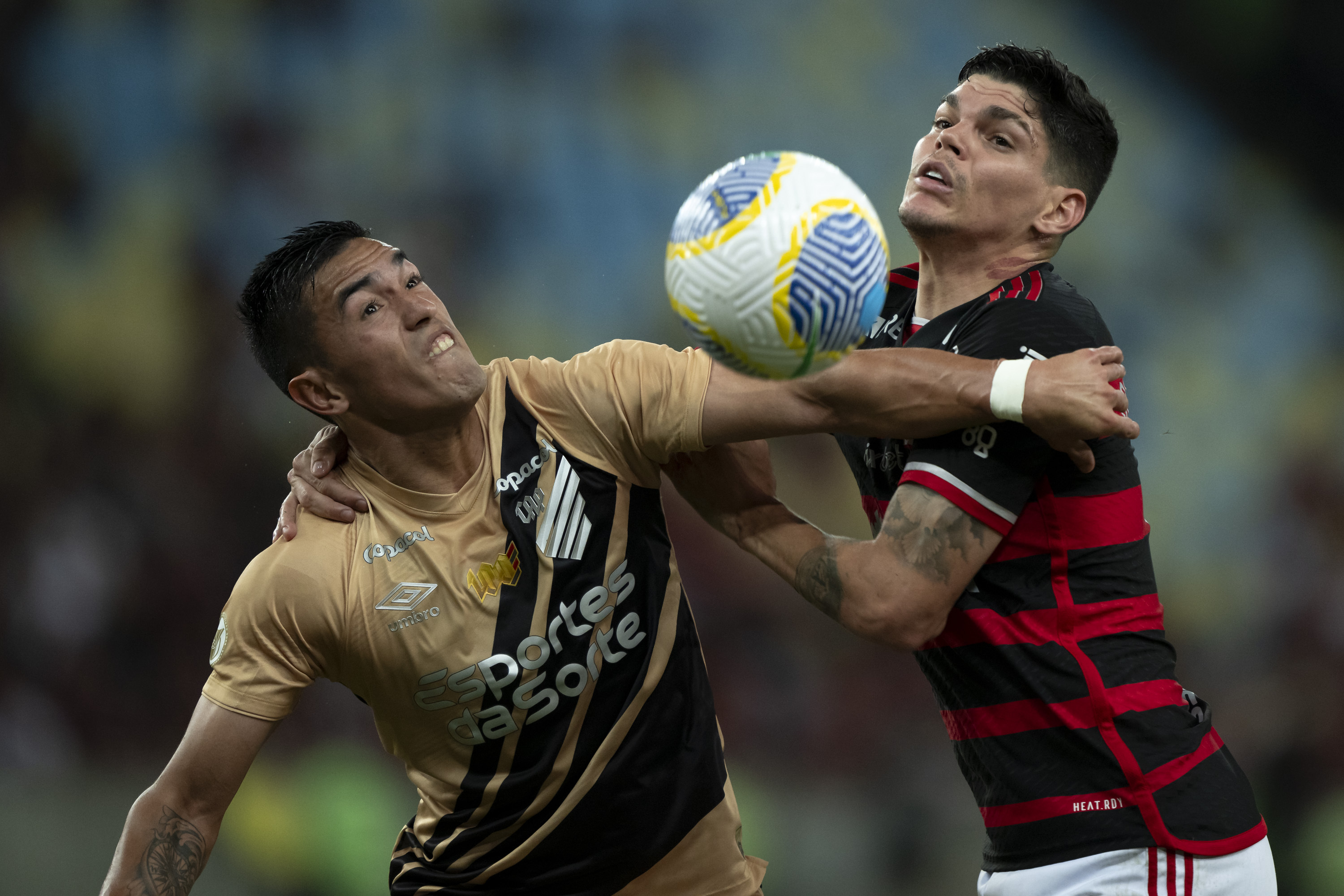 Atacante do Athletico desabafa após nova derrota no fim: “Infantil”