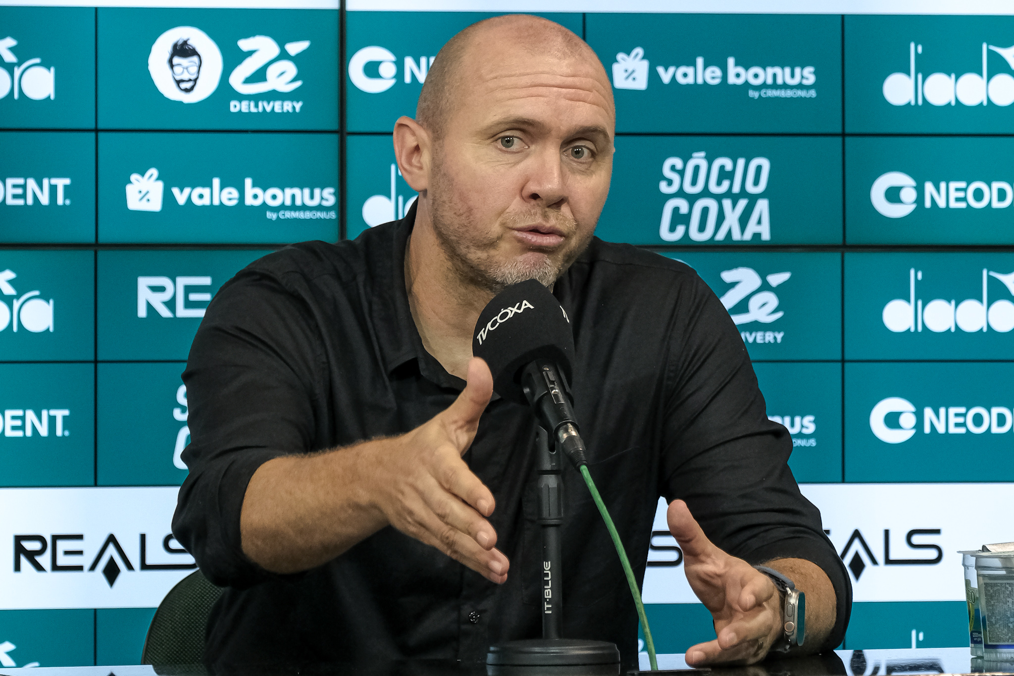 Mozart explica demora em achar time ideal no Coritiba e destaca fator urgente para equipe
