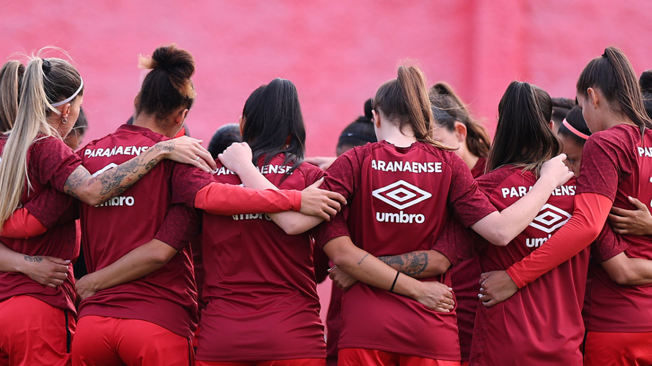 Jogadoras do Athletico desabafam após fim de projeto: “Petraglia não gosta de futebol feminino”