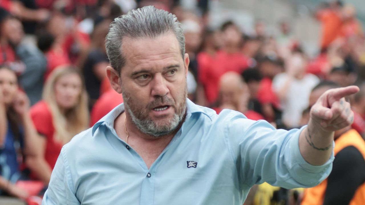 “Pior jogo”: Paraná define futuro de Argel Fuchs com clube afundado na ZR