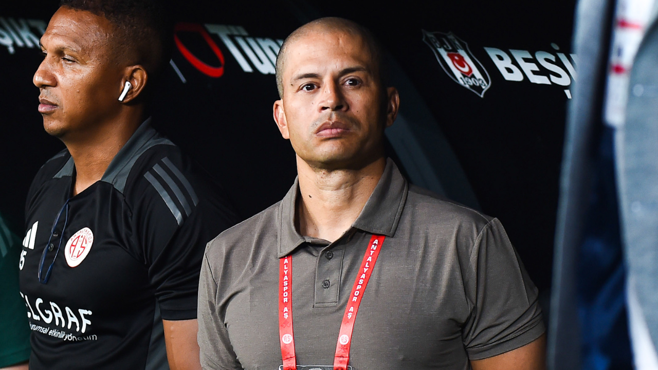 Salários atrasados, Mourinho e respeito total: a passagem de Alex como técnico na Turquia