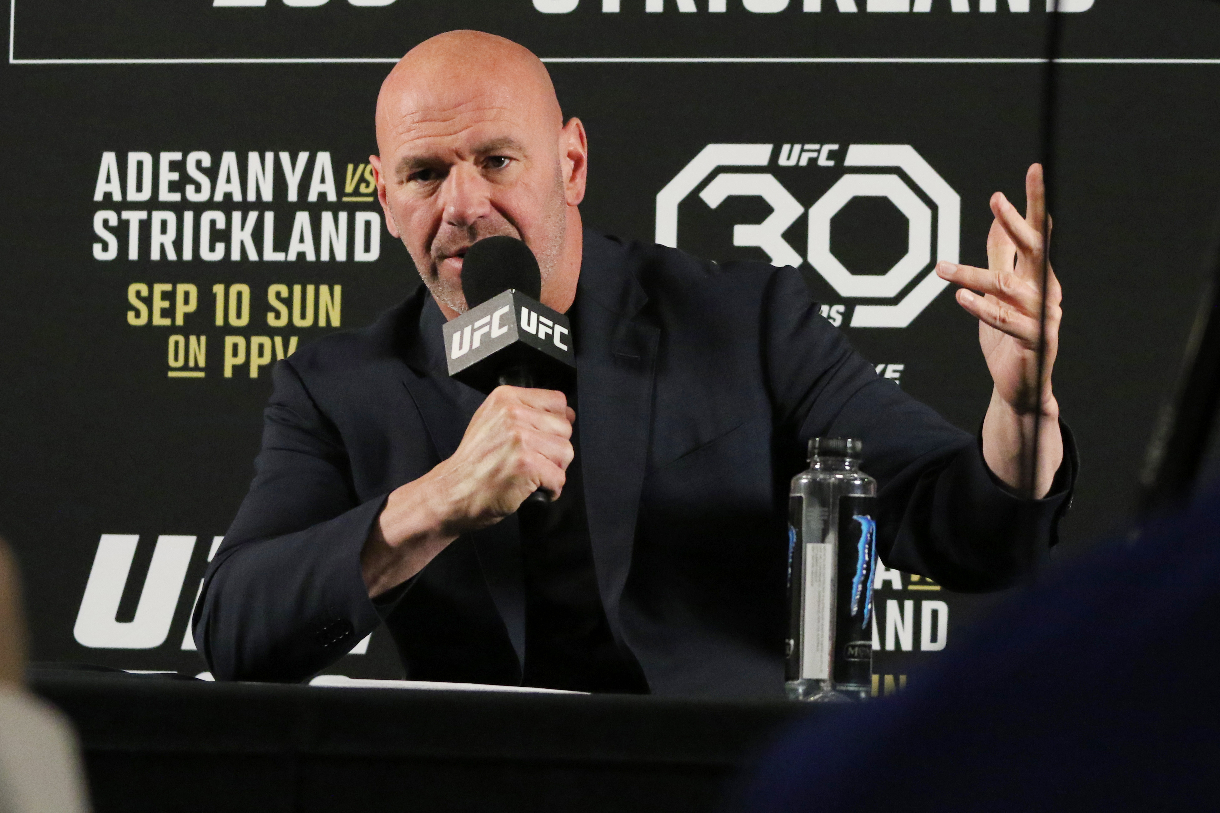 UFC muda regra e confirma combo de super lutas para 2026