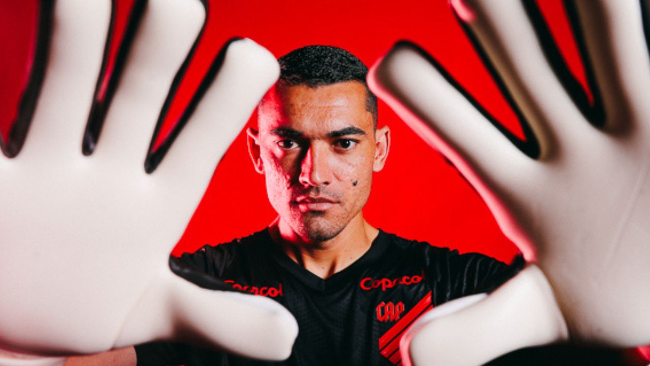O retorno de Santos ao Athletico: cinco momentos marcantes do goleiro