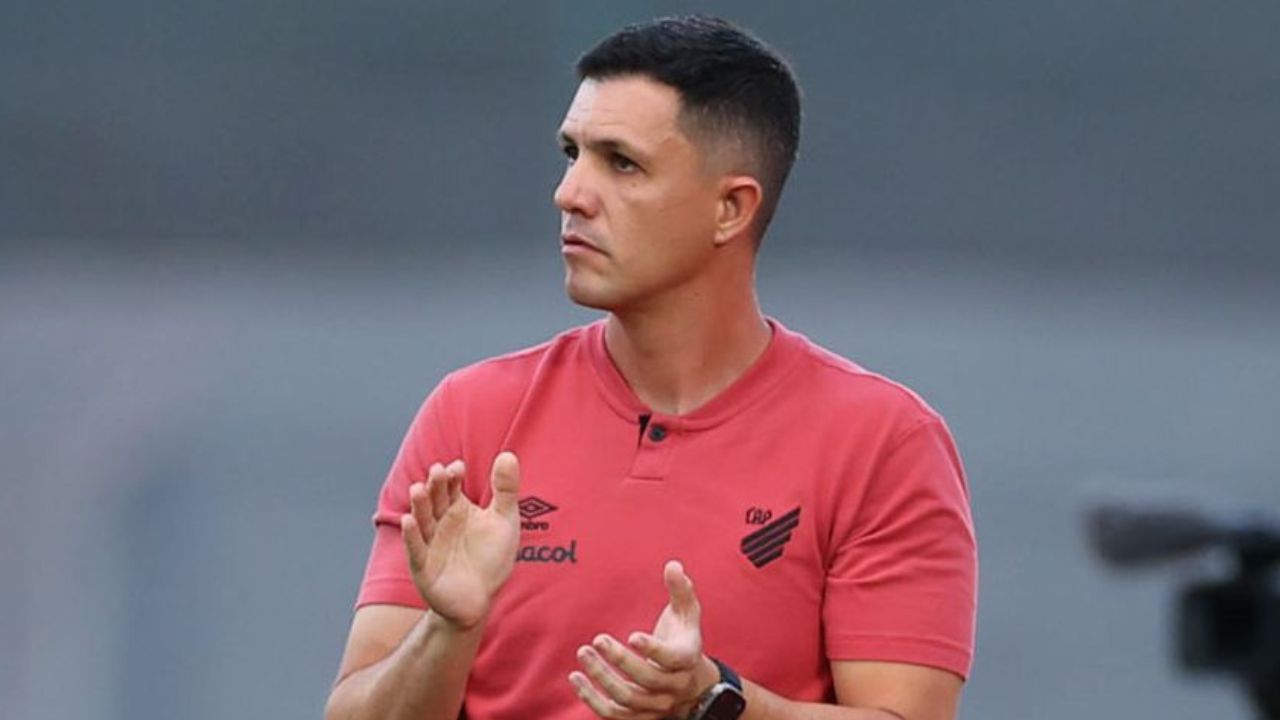 Técnico do Athletico reconhece desempenho abaixo e aponta causa