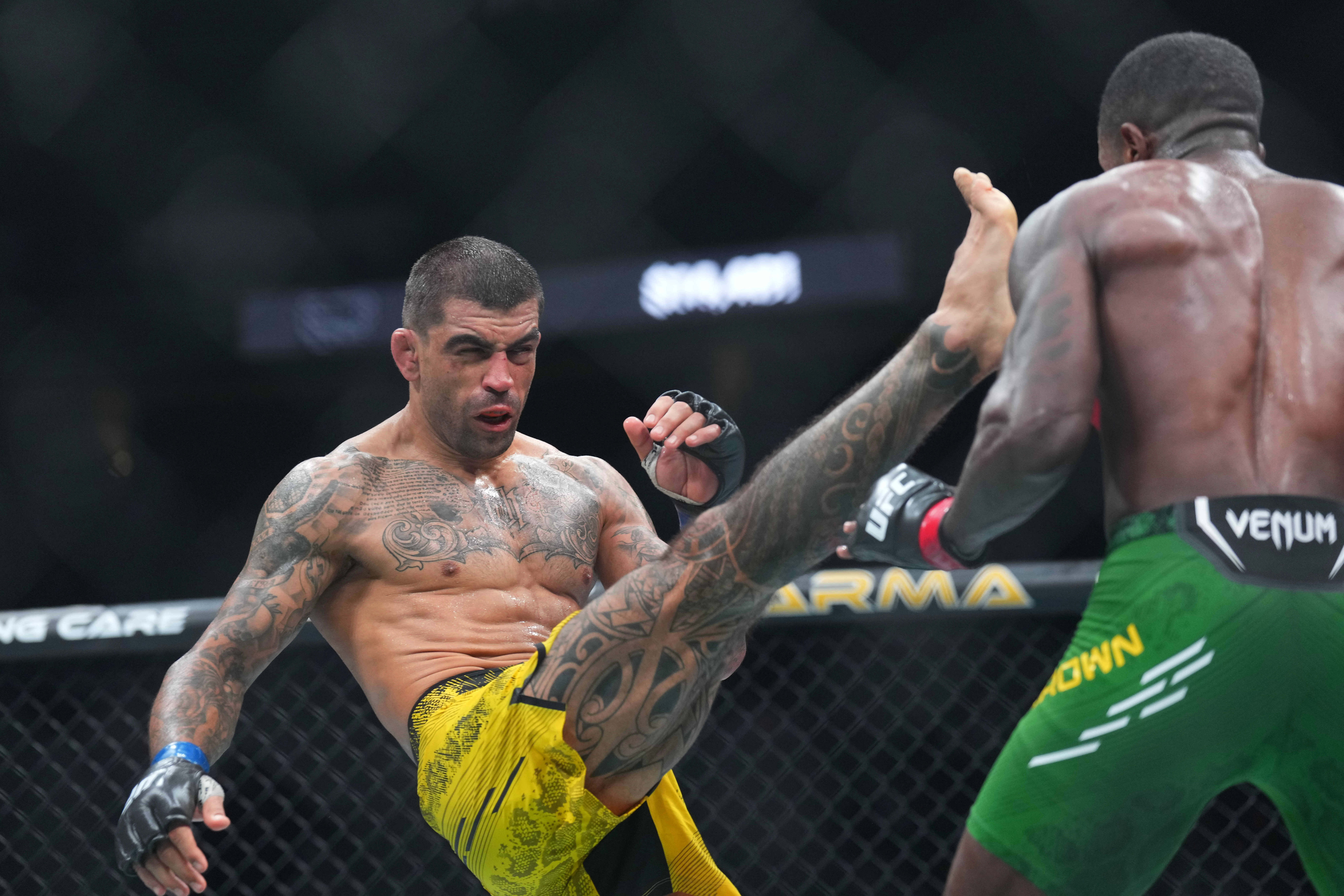 Paranaense comemora dez anos de UFC com novo compromisso marcado