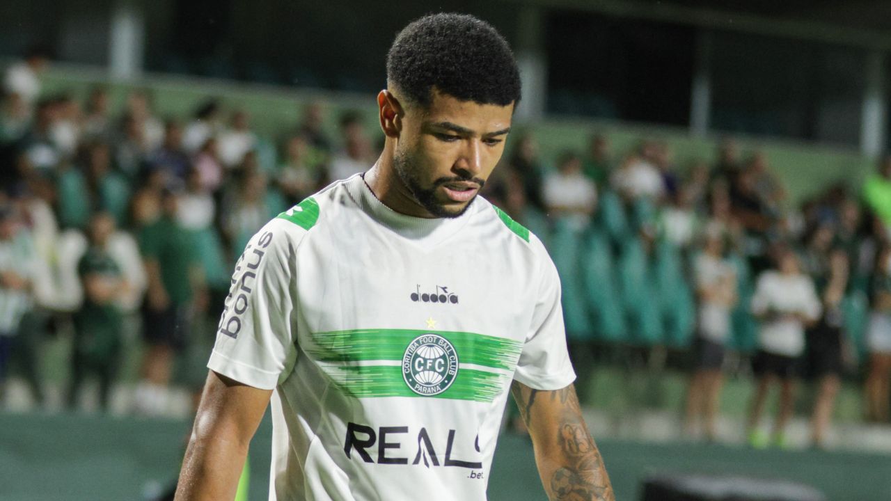 Por que Lucas Ronier foi barrado de Coritiba x Criciúma?