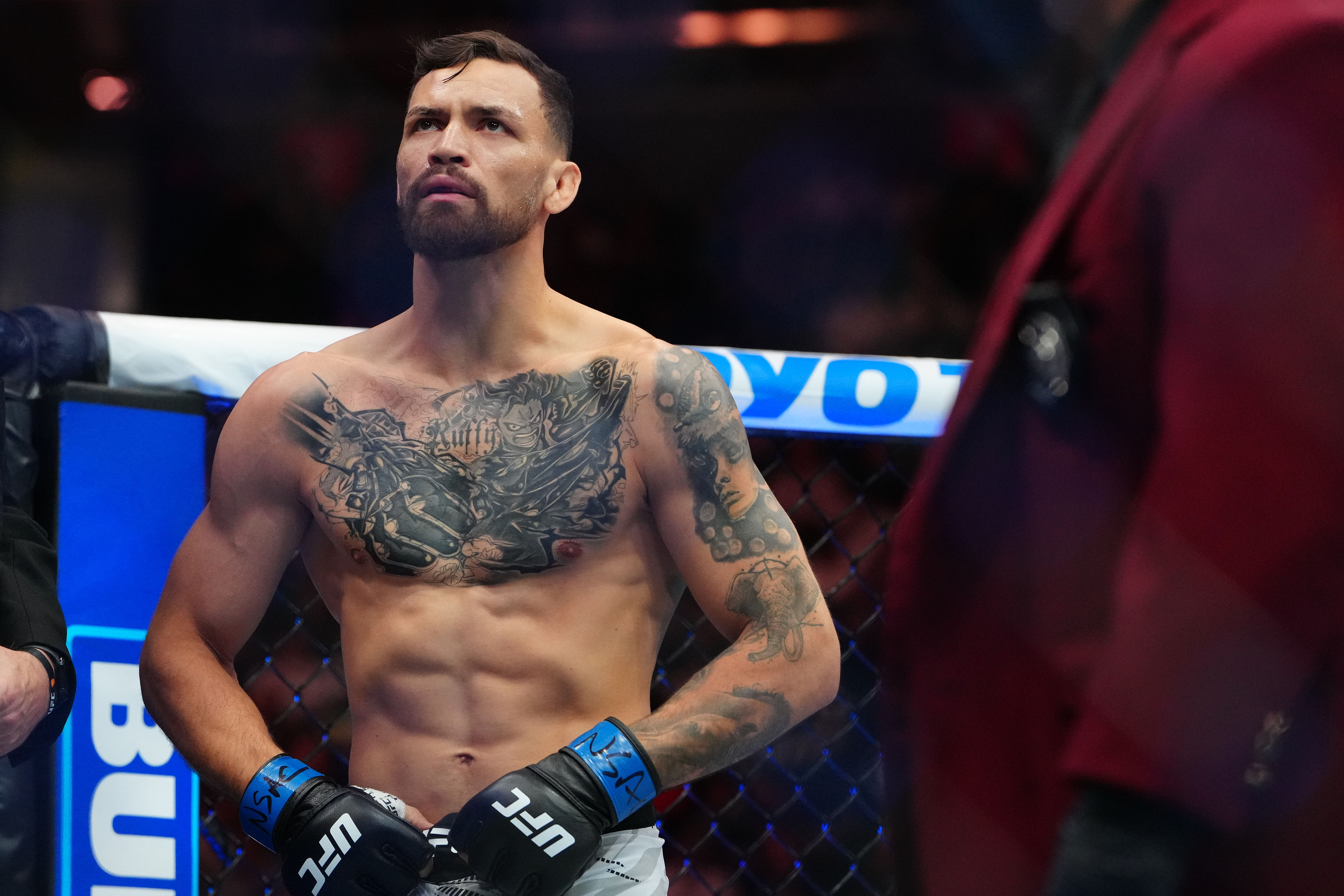 Brasileiro treina com campeão do UFC antes de luta decisiva