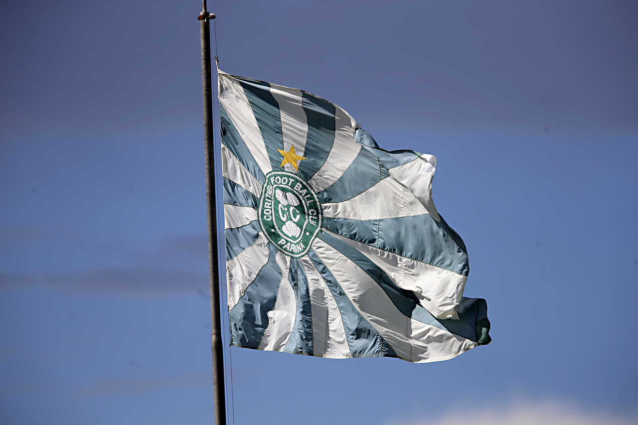 Coritiba faz anúncio e aumenta pacotão de reforços para a Série B