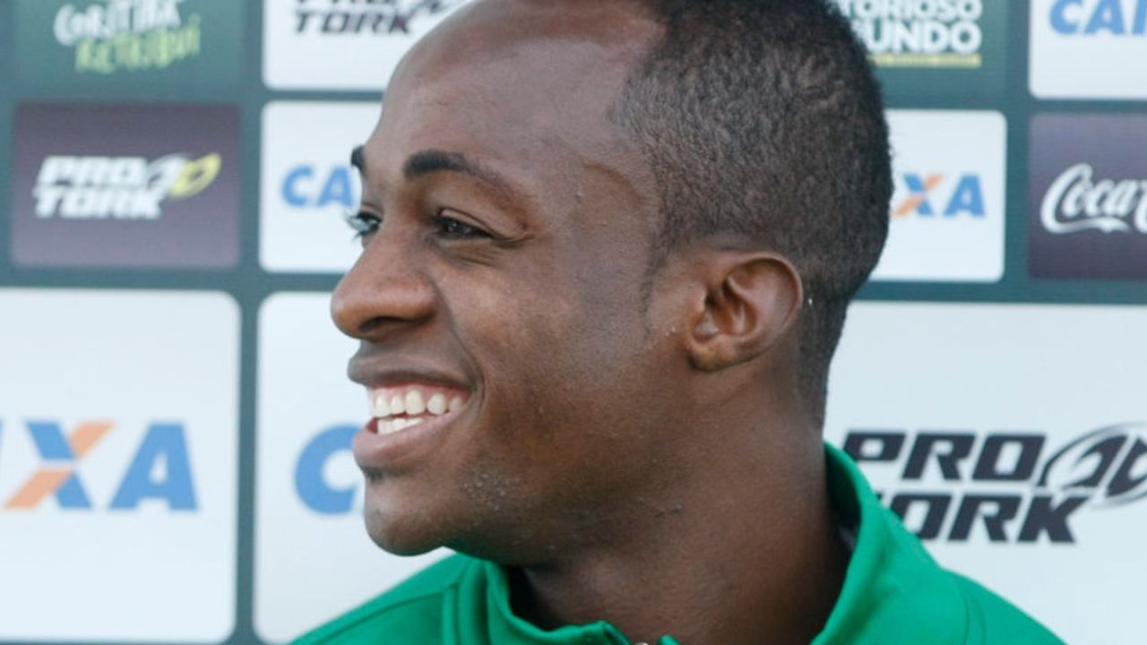 Volante do Coritiba é top-3 em seleta lista de estrangeiros do clube