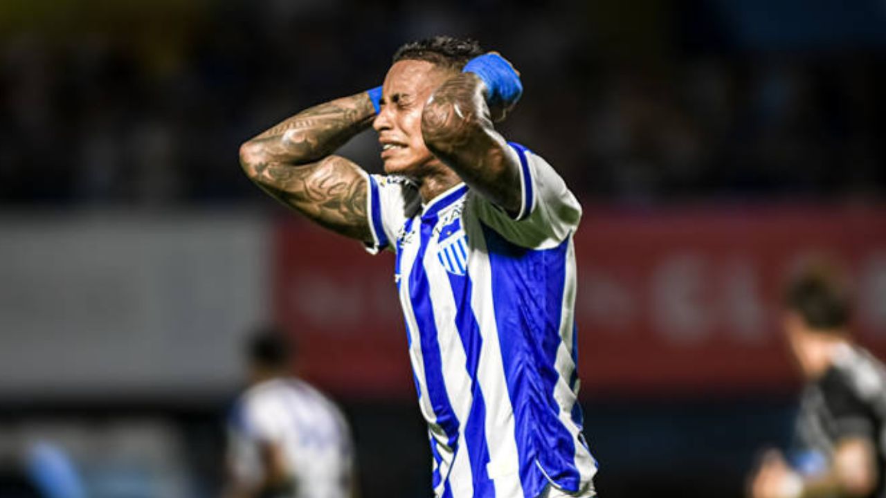Avaí x Coritiba: Alef Manga vive drama e nova polêmica